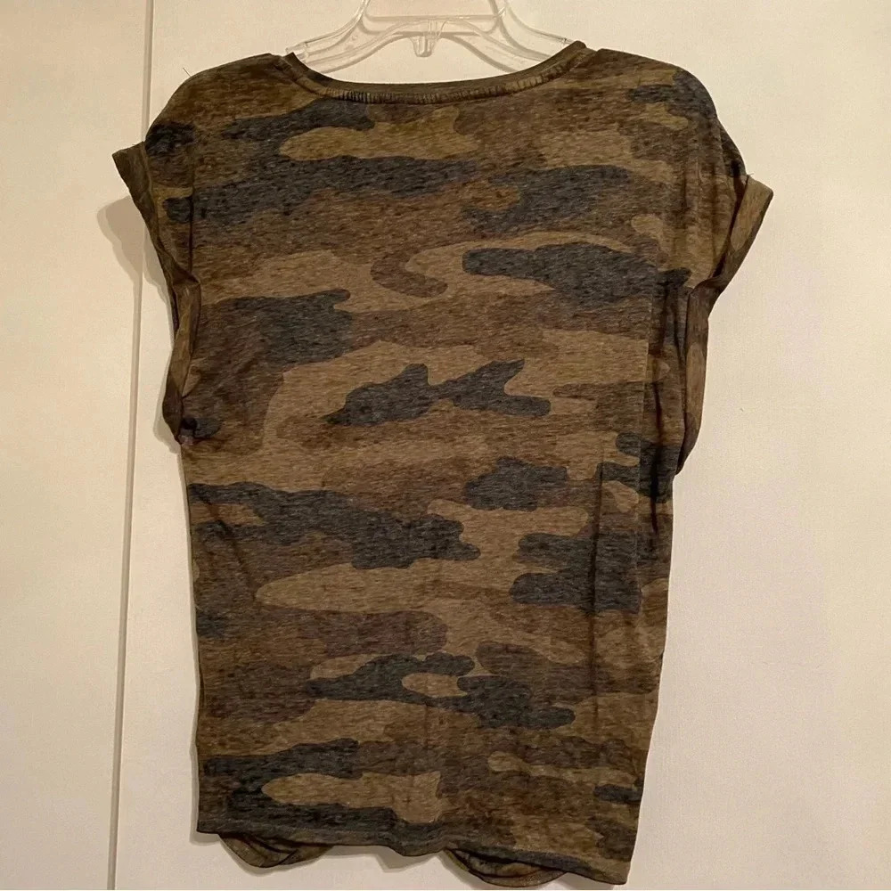 Lucky Brand Army Green Camo Twist Front Tee Shirt rRolled Sleeve Women Size S/P - Picture 2 of 4
